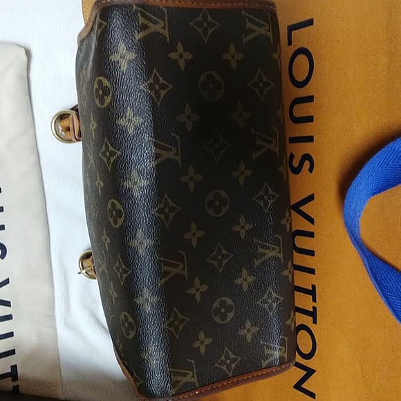 SOLD  SOLD SOLD Authentic Louis Vuitton popincourt/ w bag - Picture 5 of 8